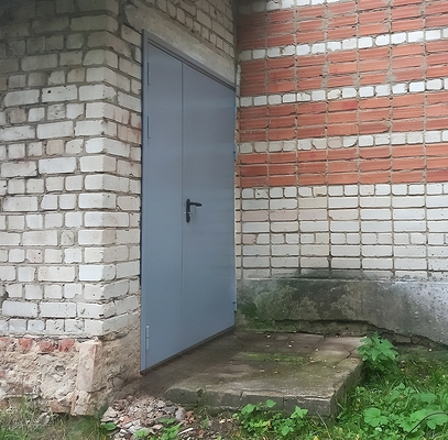 Дверь серого цвета Дверь серого цвета